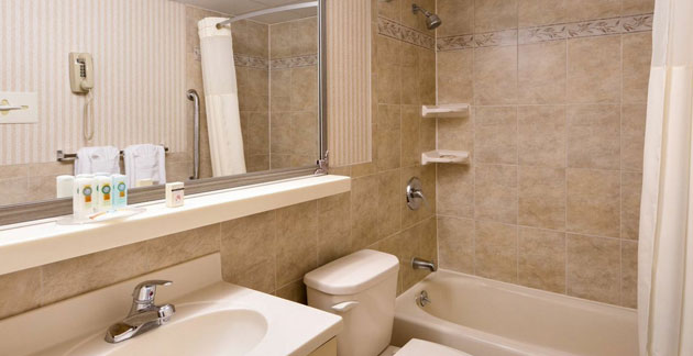 Premium Oceanfront Efficiency Room at Quality Inn Boardwalk - Maryland